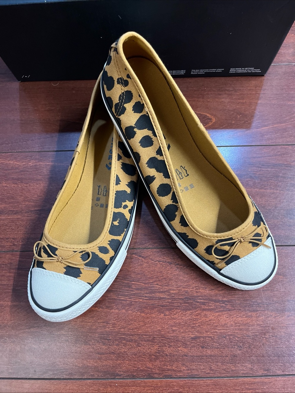 Womens 9.5 Converse Dainty Ballerina Slip On Cow Print Honey A17865F HALF BOX